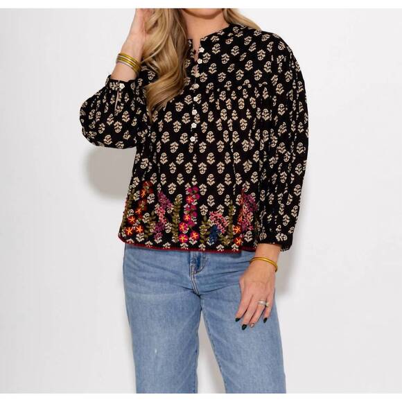 IVY JANE Tops - NEW IVY JANE field of flowers top in multi